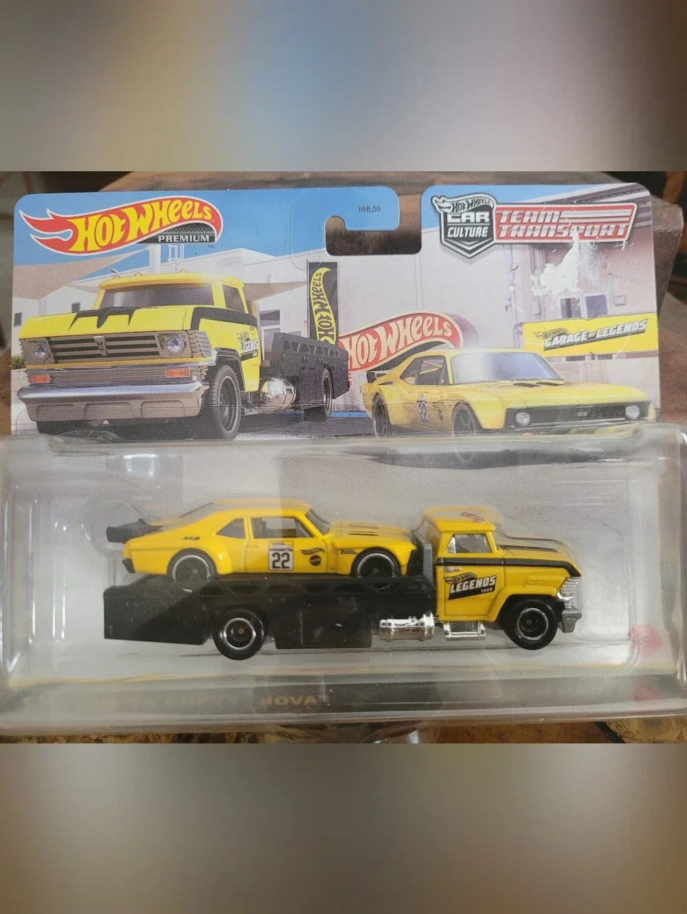 Hot Wheels Premium Yellow Legends Team Transport Set - Tow Truck & Race Car